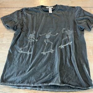 Urban Outfitters skeleton Skateborder t-shirt, ONE SIZE